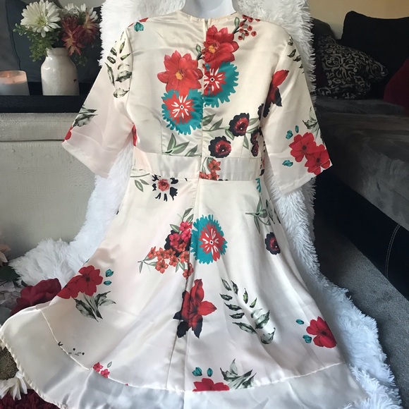 Beautiful Retro Pinup Dress - Picture 2 of 10